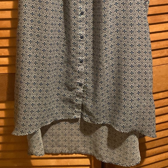 H&M Blue, Gold & Black Graphic Design Chiffon Sleeveless High Low Top - Picture 5 of 12